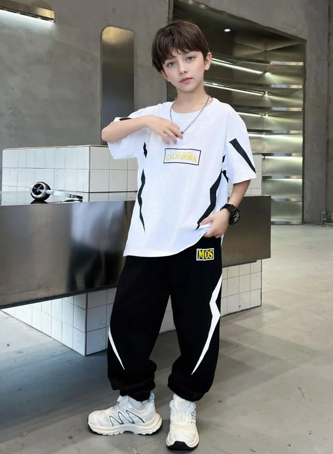 تايك تو مجموعة من تيشيرت بطبعة خلفية وبنطال جوغر